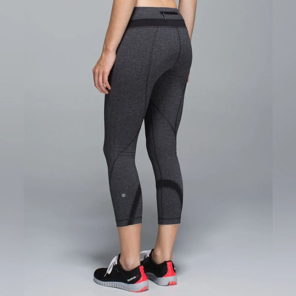 Lululemon Run Inspire Crop ll Size 4 All Luxtreme Black Heathered Leggings - Picture 1 of 12